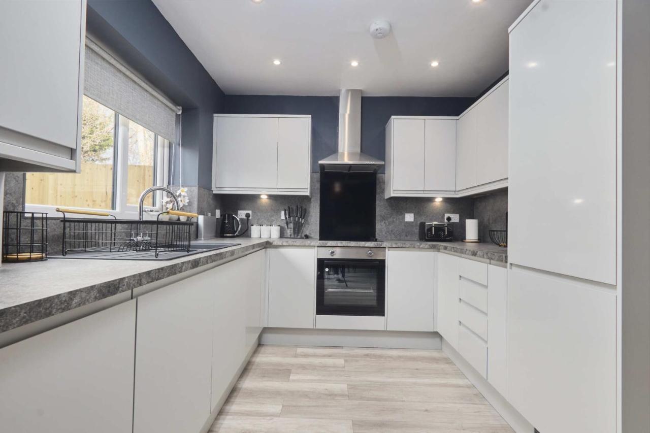 Homebird Property - Ash Tree House ลีดส์ ภายนอก รูปภาพ